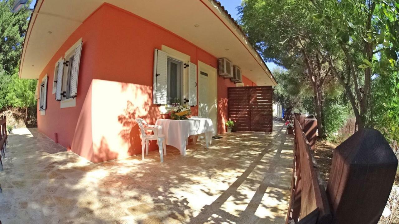 Reginas Studios Athéras Exterior photo